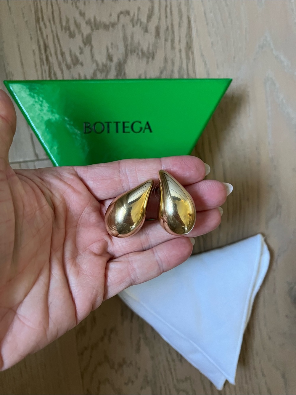 Bottega Veneta Small Drop Gold Earrings - Picture 8 of 10